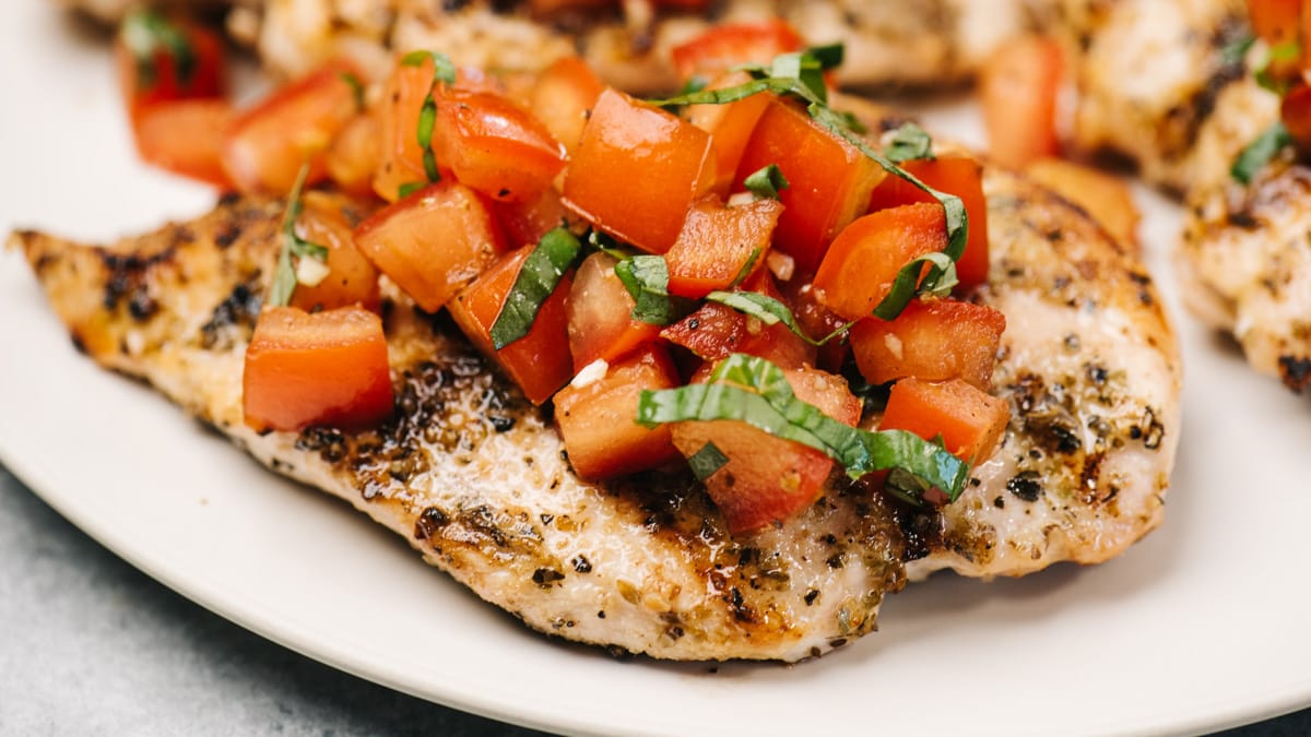 Easy 30-Minute Bruschetta Chicken: Healthy Weeknight Meal